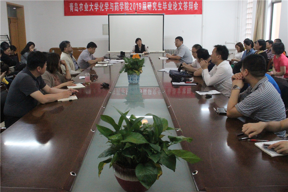 党委副书记,副院长史雪辉传达了学校的相关通知,强调学院的学风建设