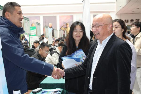 化学与药学院承办校友企业专场招聘会