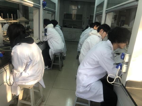 化学与药学院举办第十六届大学生化学实验大赛