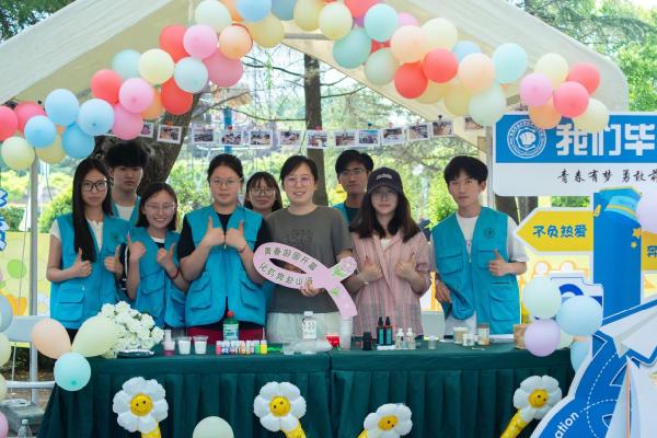 化学与药学院亮相第二届“秾华嘉会”花车巡游暨游园会